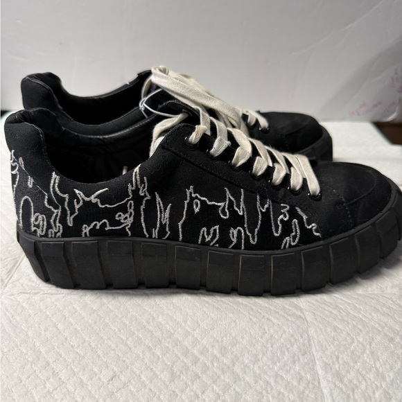 Disturbia men’s trouble graphic low top trainers - Picture 2 of 4
